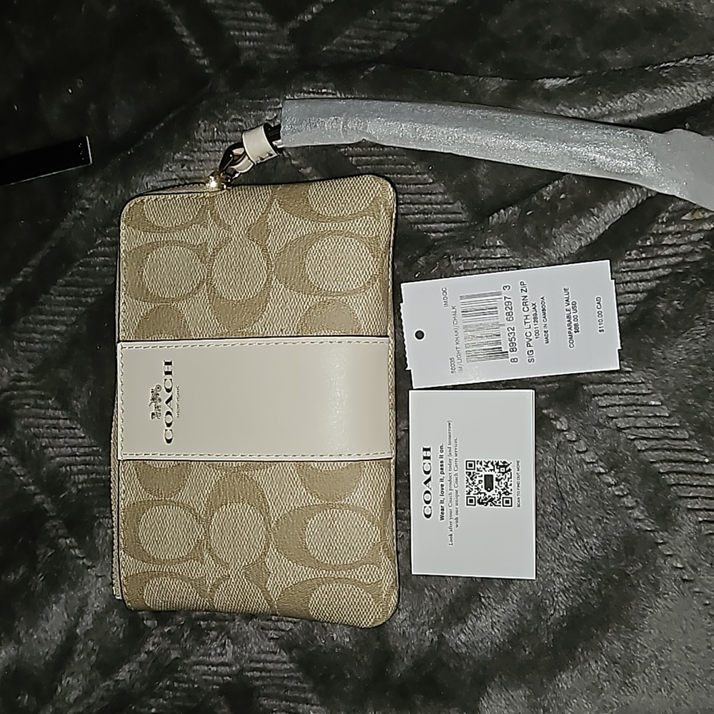 NWT Coach Wristlet with 2 card slots. Signature PVC Leather.